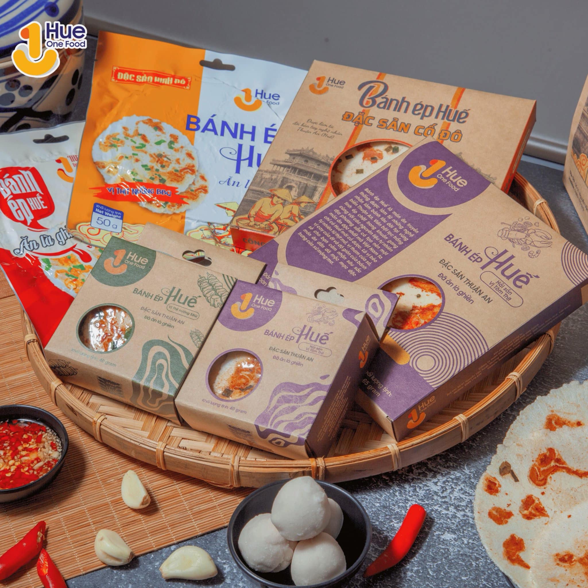 Bánh Ép có bao bì mang nét truyền thống Huế